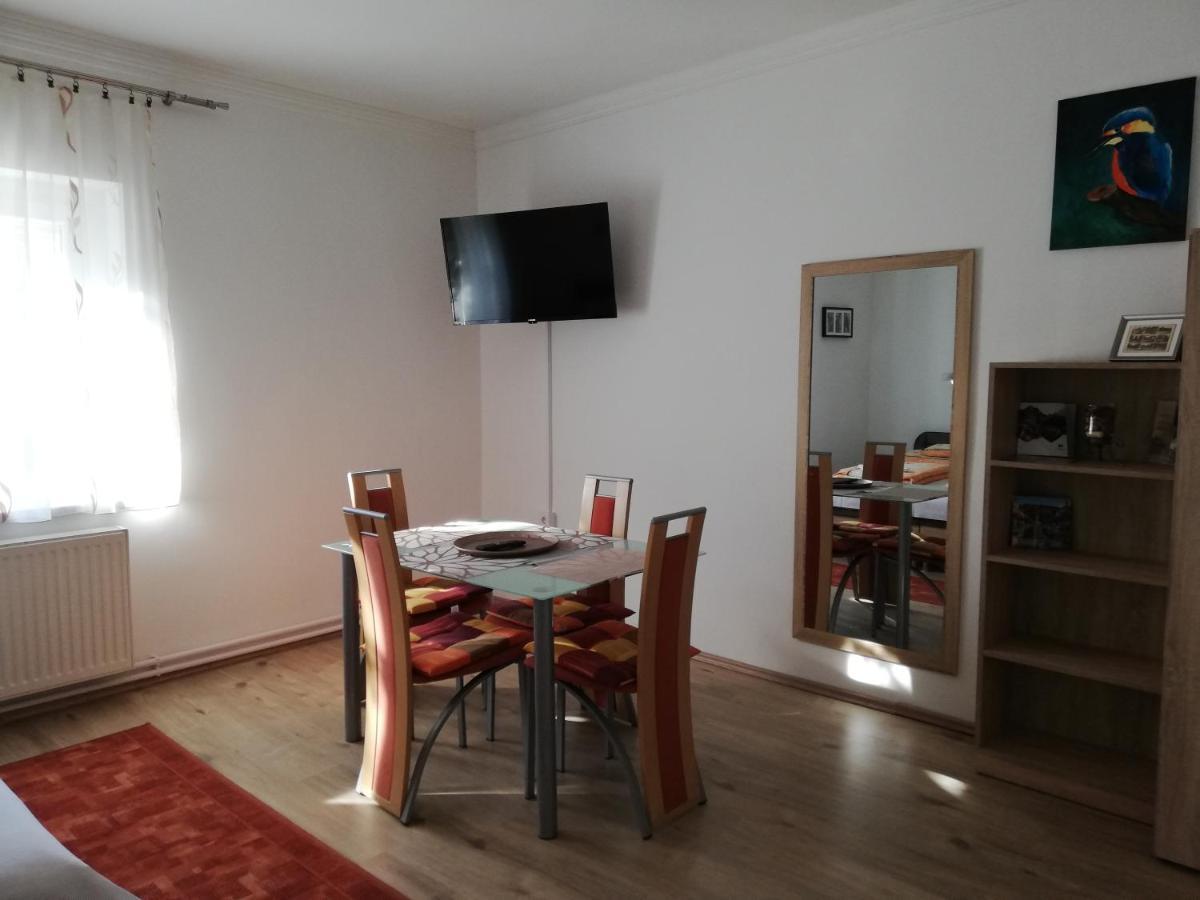 Fuege Vendeghaz Hotel Miskolc Buitenkant foto