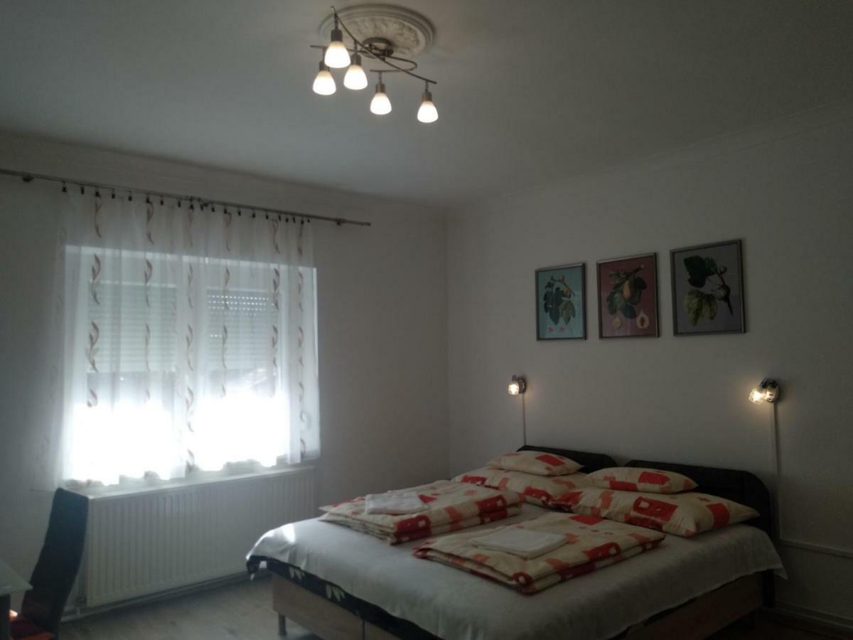 Fuege Vendeghaz Hotel Miskolc Buitenkant foto