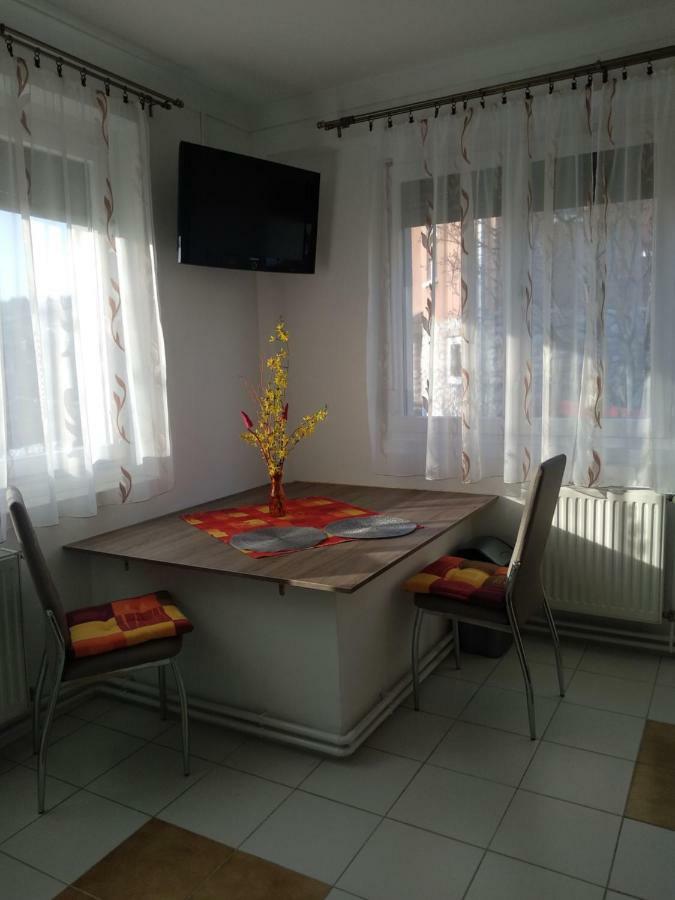 Fuege Vendeghaz Hotel Miskolc Buitenkant foto