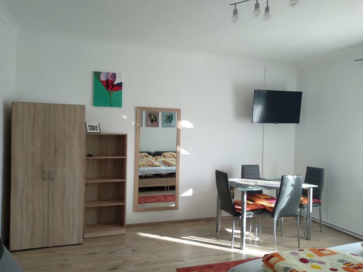 Fuege Vendeghaz Hotel Miskolc Buitenkant foto