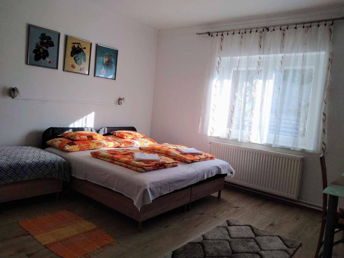 Fuege Vendeghaz Hotel Miskolc Buitenkant foto